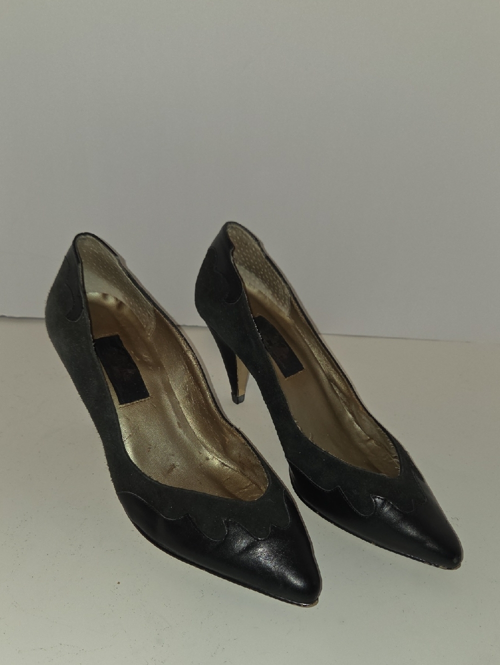 Vintage 22 Park Lane Black Pointed Toe Pumps Scalloped Detail Size 8